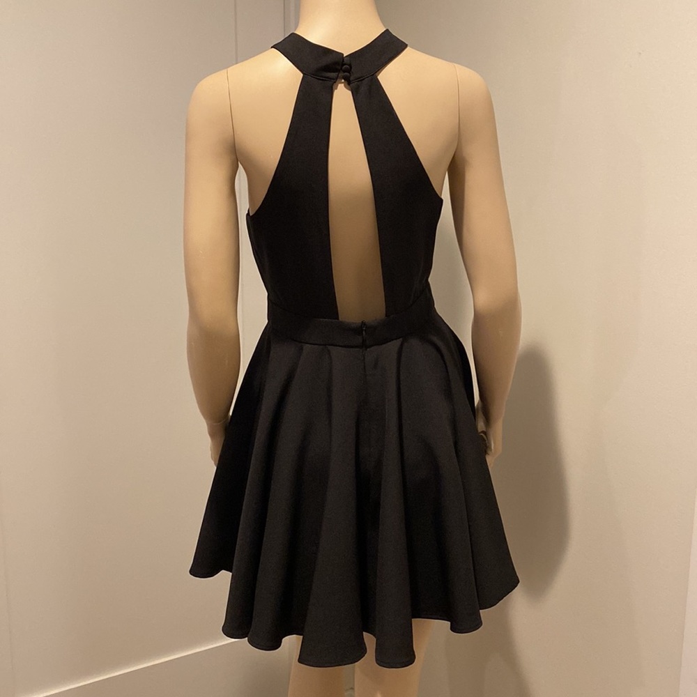 Lulu’s Little Black Dress - Picture 3 of 9